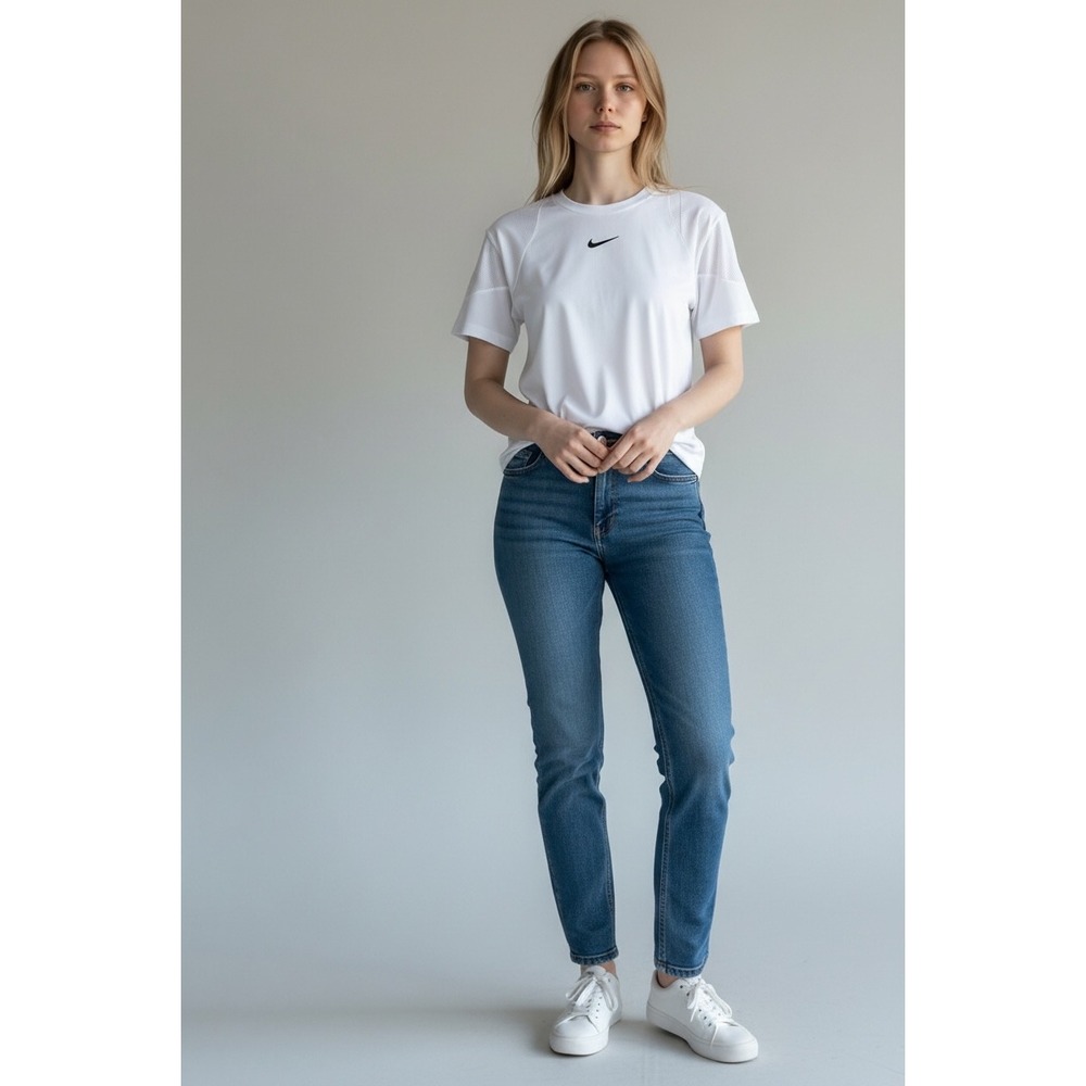 Nike Women's White‎ Short Sleeve Tee
